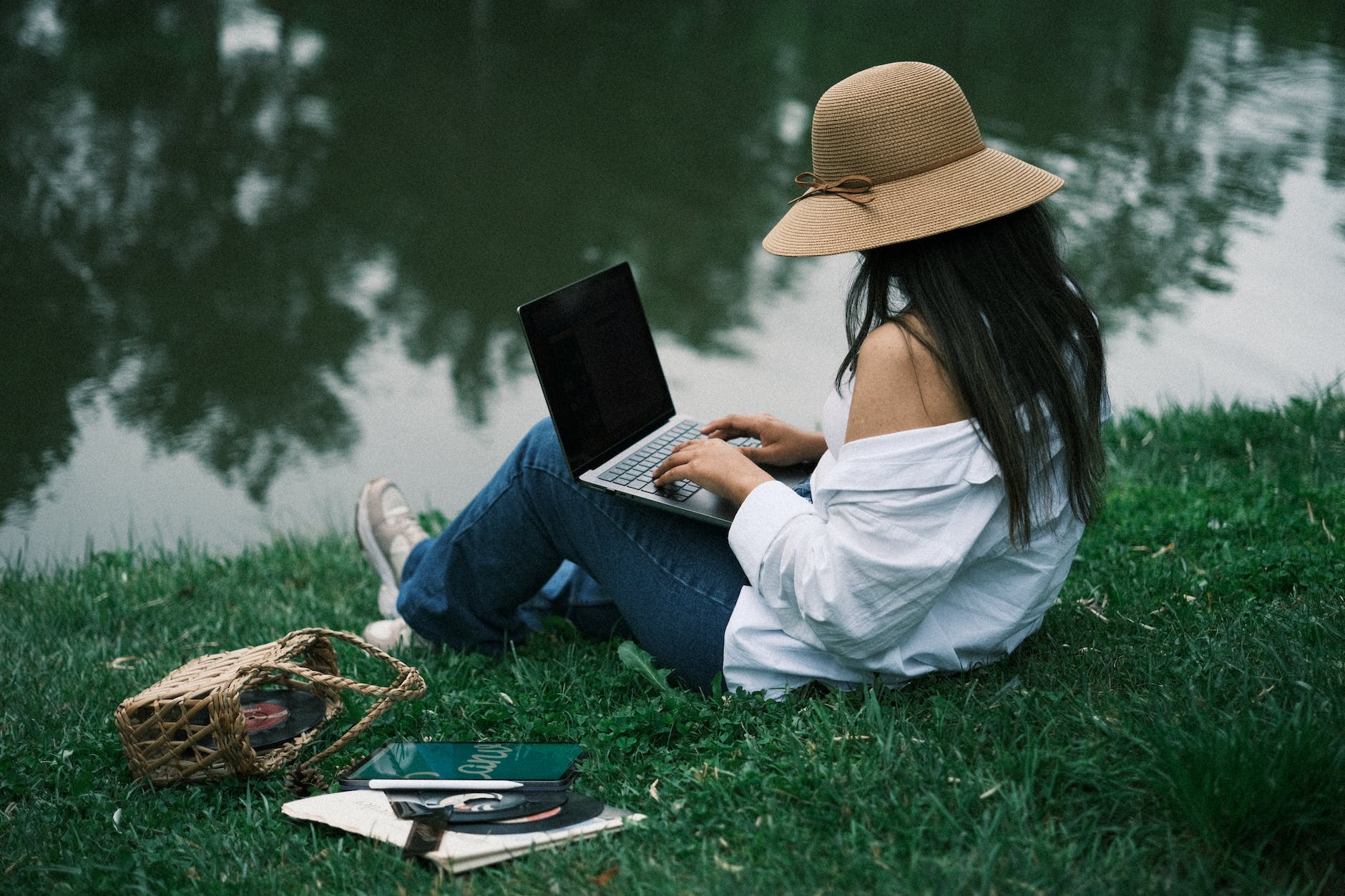 Online women victimization and the persistence of misogyny.